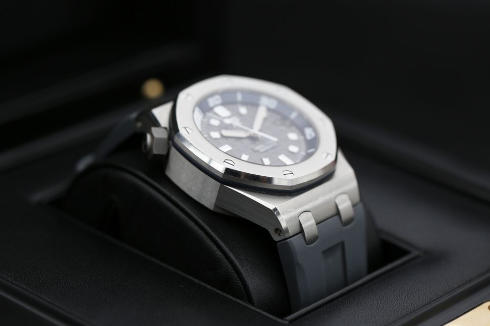 Audemars Piguet Royal Oak Offshore 15720ST.OO.A009CA.01 Image 7